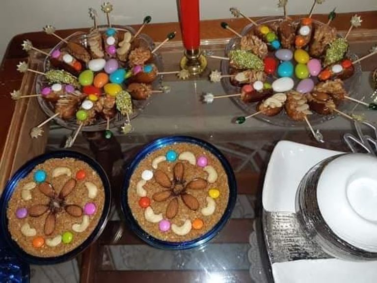 حلوى "الطمينة" الجزائرية رفع لافتة كبيرة نصرة للرسول الكريم في ذكرى مولده بالجزائر