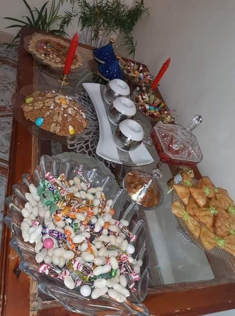 حلوى "الطمينة" الجزائرية رفع لافتة كبيرة نصرة للرسول الكريم في ذكرى مولده بالجزائر