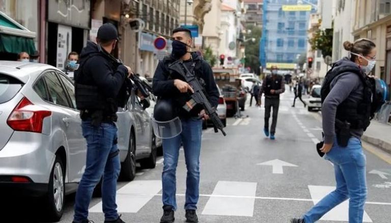 عناصر من الأمن الفرنسي تنتشر في مكان الهجوم