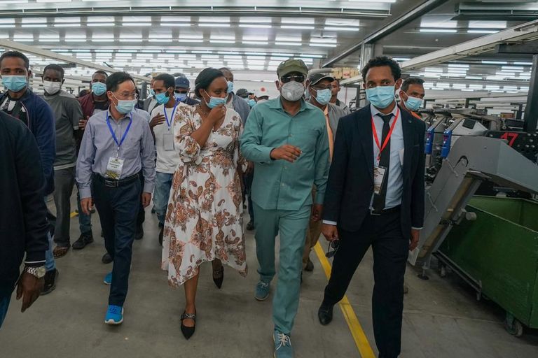 رئيس الوزراء الإثيوبي أثناء زيارته للمنطقة الصناعة