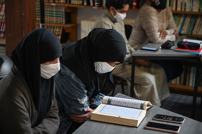 المعهد الأوروبي للعلوم الإنسانية في فرنسا