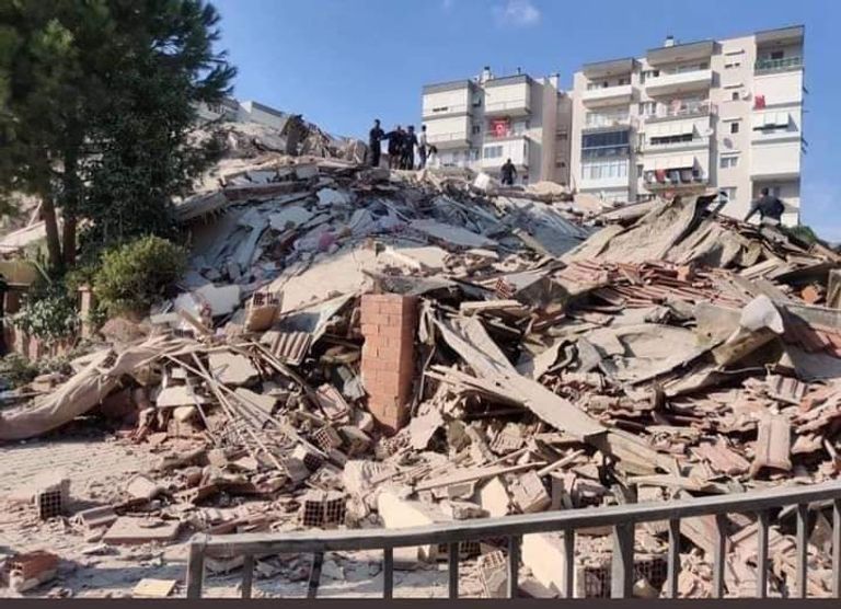 جانب من آثار الزلزال الأول