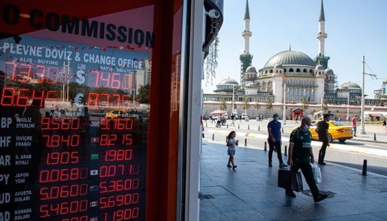 الليرة تدفع ثمن تدهور الاقتصاد التركي 