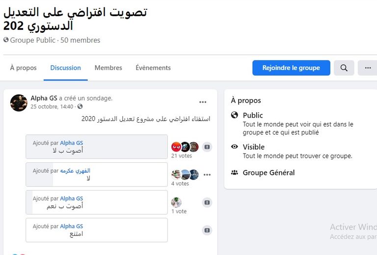 تصويت افتراضي على التعديل الدستوري بالجزائر من قبل رواد مواقع التواصل سيدة جزائرية أمام ملصقة انتخابية خاصة باستفتاء تعديل الدستور