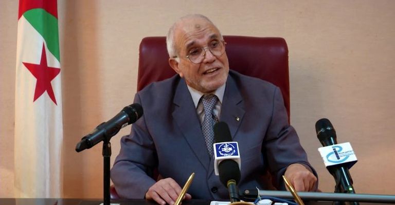 محمد شرفي رئيس السلطة المستقلة لمراقبة الانتخابات بالجزائر - أرشيفية تصويت الجزائريين بالخارج في استفتاء تعديل الدستور