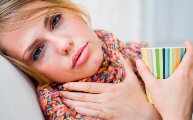 نصائح عند الإصابة بالتهاب الحنجرة - تعبيرية أعراض وأسباب التهاب الحنجرة