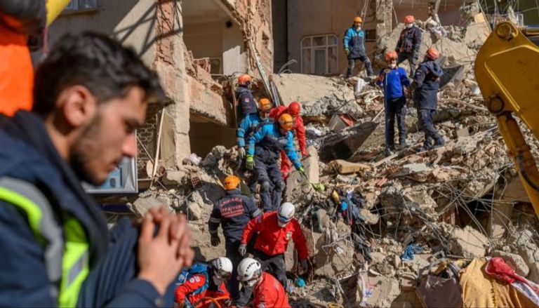 زلزال مدينة إزمير في تركيا يقتل 51 شخصا