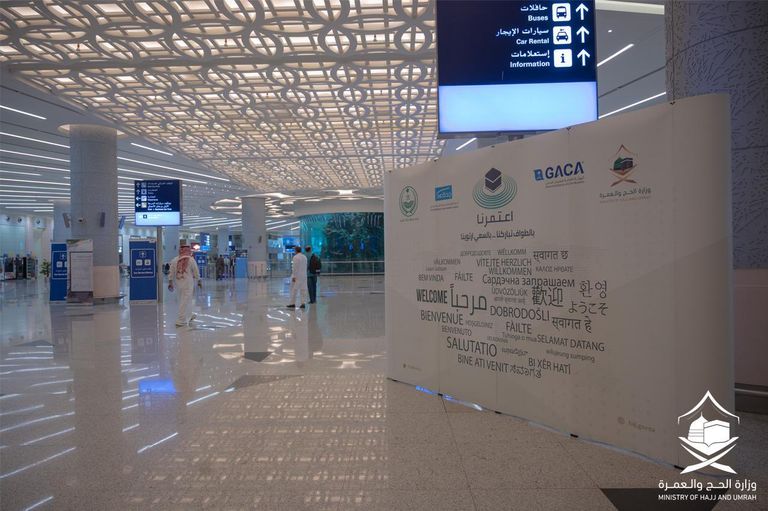 بدء السماح بأداء العمرة للقادمين من خارج السعودية