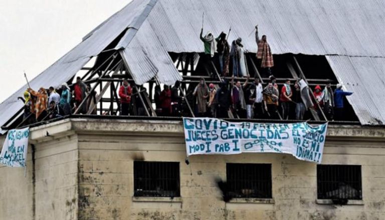 جانب من احتجاجات السجناء ضد قيود كورونا