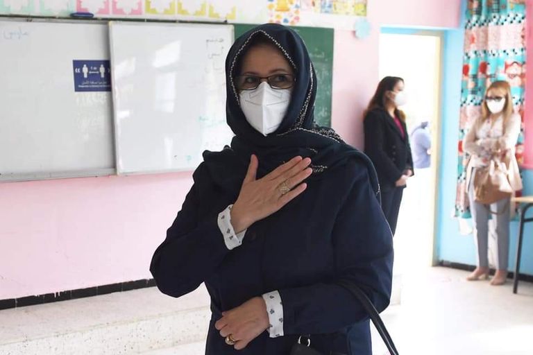 زوجة تبون وقائد الجيش يدليان بصوتيهما في الاستفتاء