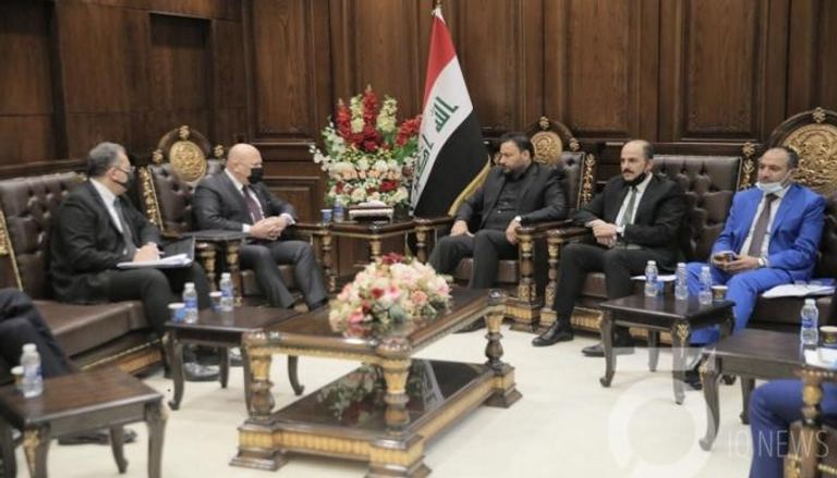 جانب من لقاء النائب العراقي ورئيس فريق التحقيق الأممي إلى العراق 