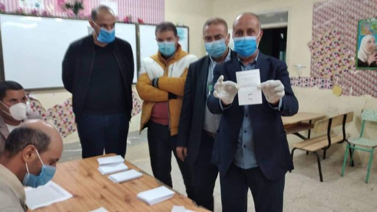 عمليات فرز الأصوات باستفتاء الدستور في الجزائر