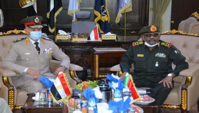 لقاء رئيسي أركان حرب القوات المسلحة بمصر والسودان