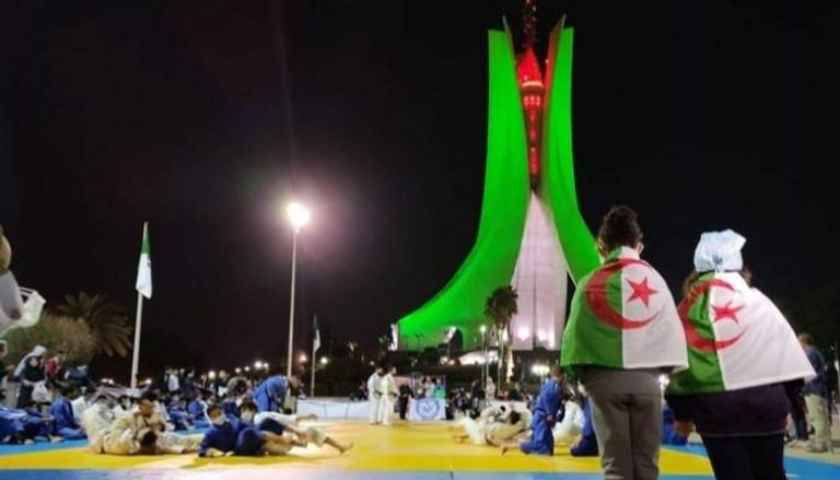 أطفال جزائريون احتفلوا بالذكرى 66 لاندلاع ثورة التحرير