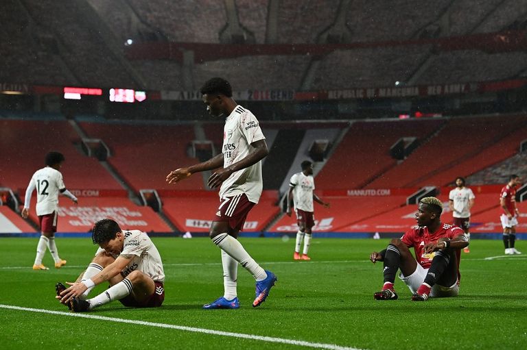 بوجبا لاعب مانشستر يونايتد بعد ارتكاب الخطأ أمام أرسنال بوجبا لاعب مانشستر يونايتد عقب ارتكاب الخطأ أمام أرسنال