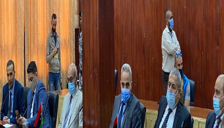 فرقاء ليبيا خلال اجتماعهم في غدامس