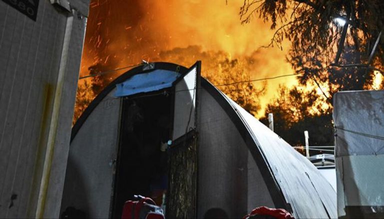  حريق بمخيم للمهاجرين في اليونان