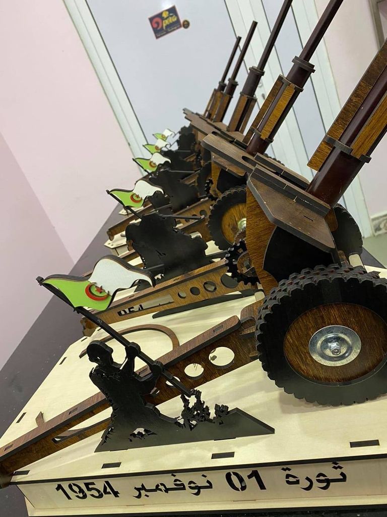 كعكة الاحتفال بعيد الثورة في الجزائر كعكة الاحتفال بعيد الثورة في الجزائر