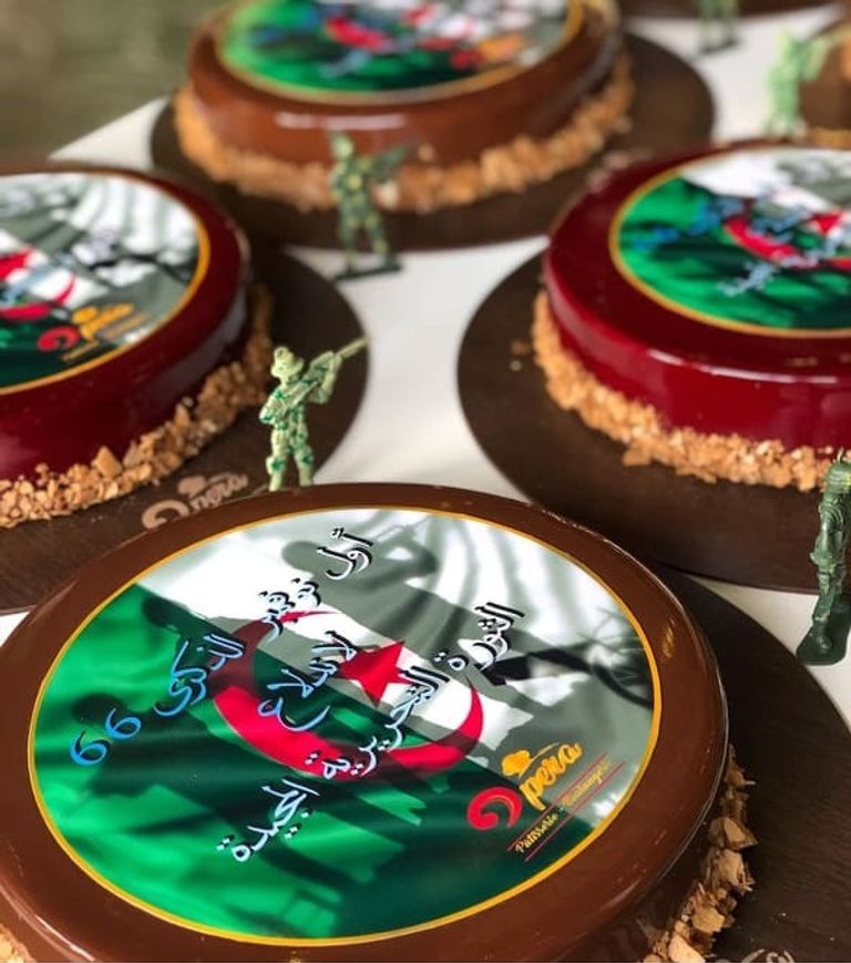 كعكة الاحتفال بعيد الثورة في الجزائر كعكة الاحتفال بعيد الثورة في الجزائر