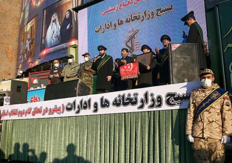 الشرطة الإيرانية تعتدي على متهمين - أرشيف