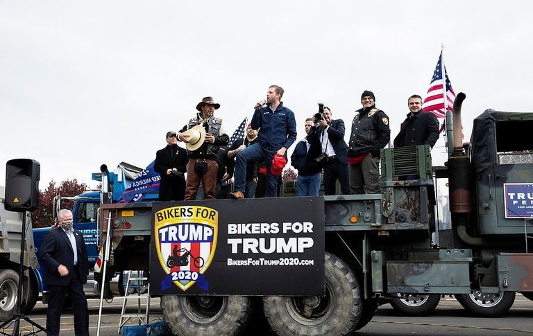 إريك ترامب خلال المسيرة في بنسلفانيا