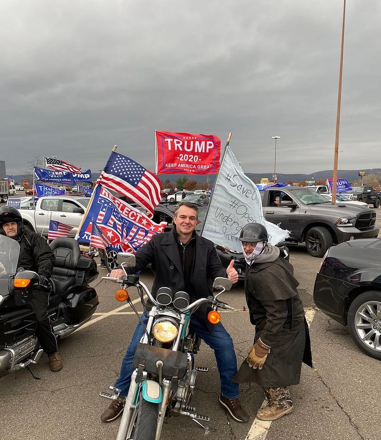 إريك ترامب خلال المسيرة في بنسلفانيا