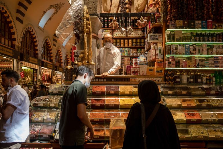 الليرة التركية أسوأ العملات في العالم