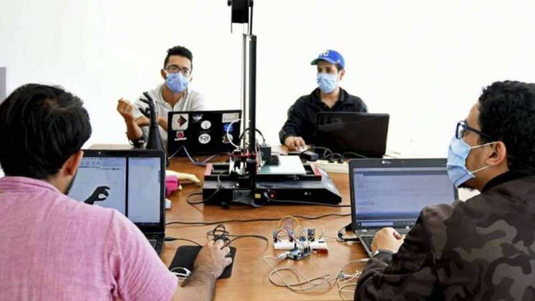 مهندسون تونسيون يختبرون طرفا اصطناعيا في مدينة سوسة