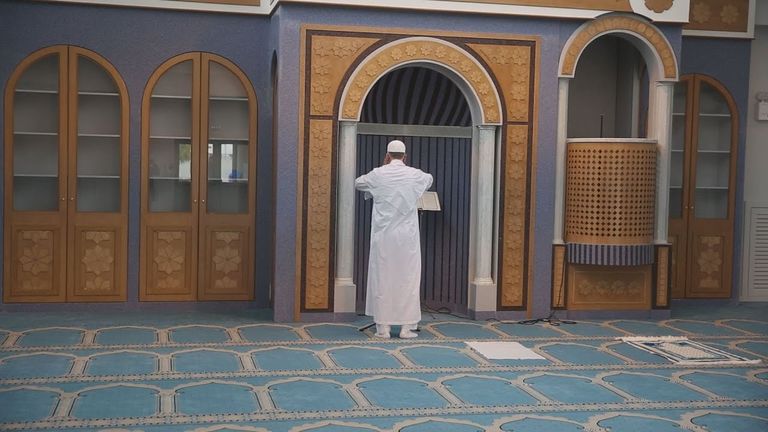 أول مسجد رسمي في أثينا