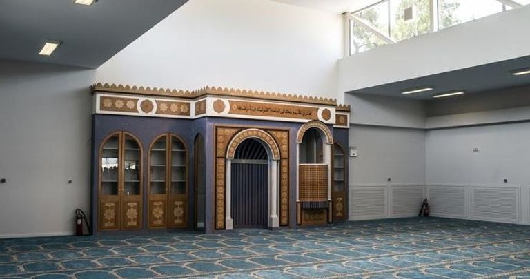 أول مسجد رسمي في أثينا