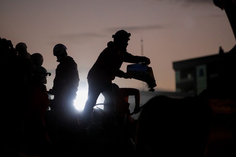 زلزال تركيا يقتل 94 شخصا