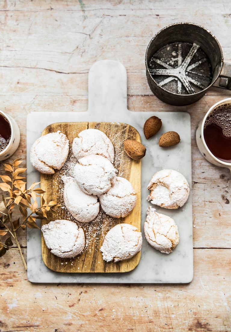 فول الموتى "فافى دي مورتي" حلوى مصنوعة من اللوز حلوى الموتى.. عادات إيطالية تقليدية لإحياء ذكرى المتوفين