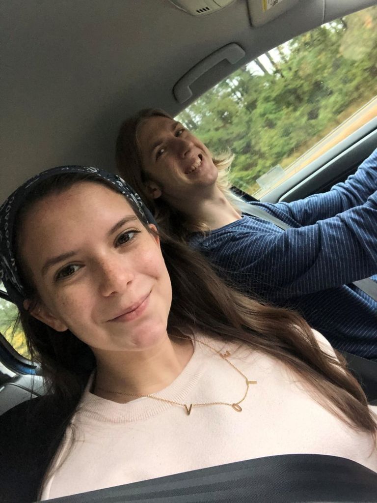 رحلة ميريديث وصديقها زاك استغرقت 30 ساعة ميريديث تدرس العلوم السياسية في واشنطن