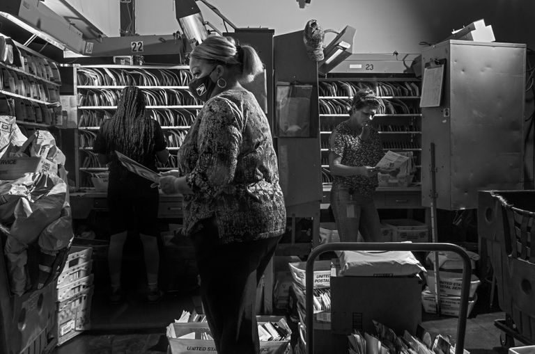 موظفو بريد أمريكيون