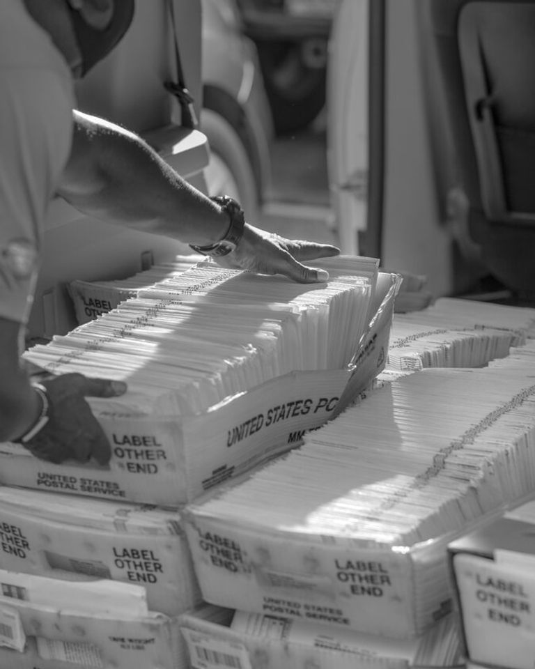 موظفو بريد أمريكيون