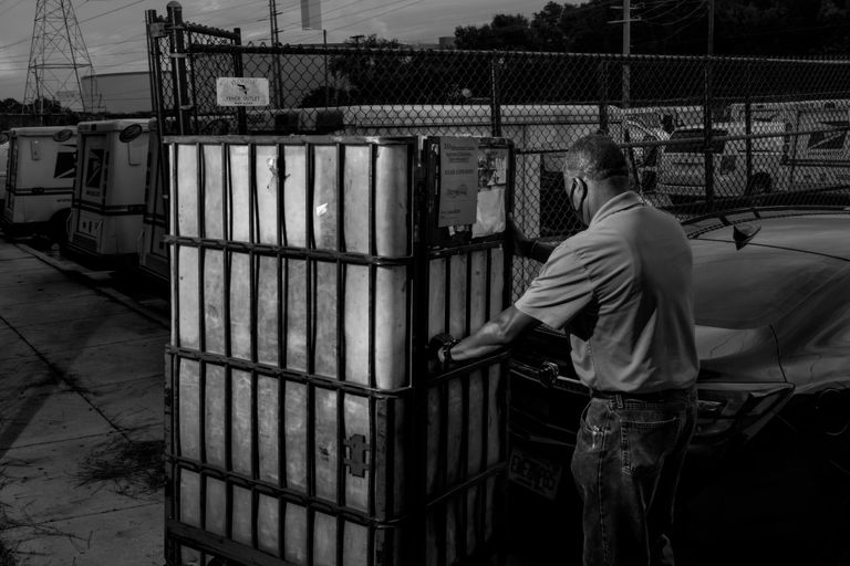 موظفو بريد أمريكيون