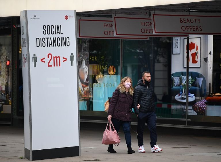 متاجر لندن خالية قبل فرض العزل في إنجلترا الخميس