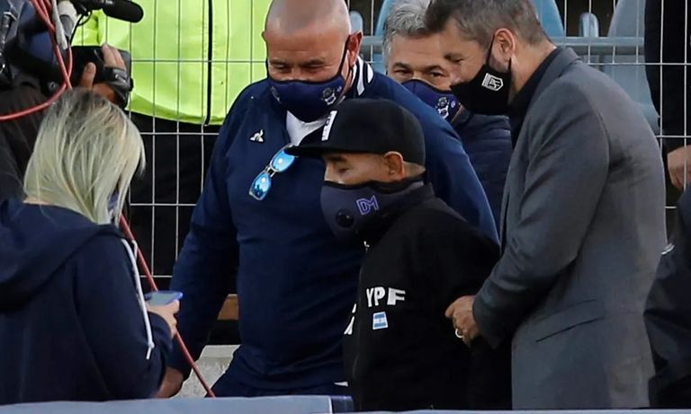 دييجو مارادونا في آخر ظهور قبل دخول المستشفى دييجو مارادونا أسطورة الكرة الأرجنتينية