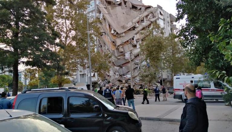جانب من آثار زلزال إزمير الأخير في تركيا