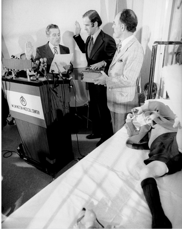 بايدن وترامب.. سلالم الشهرة