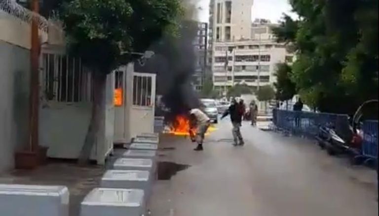 لبناني يحرق نفسه في بيروت