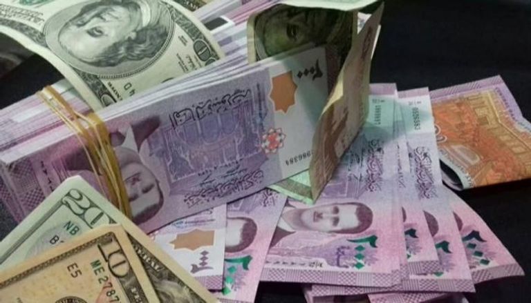الليرة السورية تتراجع أمام الدولار
