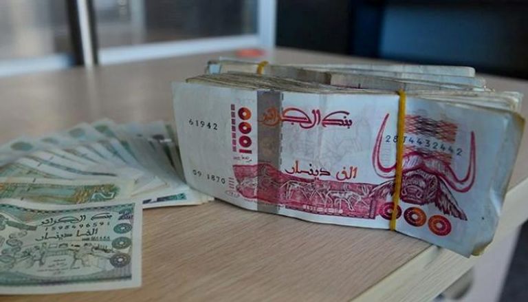 أوراق نقدية جزائرية من فئتي ألف وألفي دينار