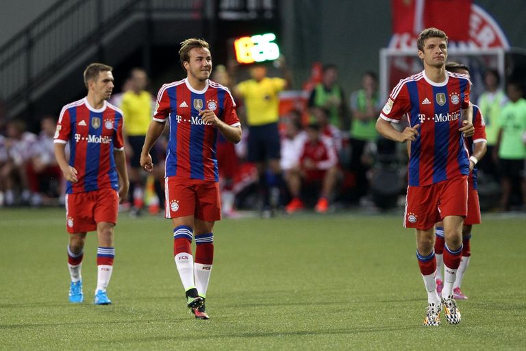 لاعبو بايرن ميونخ الألماني في موسم 2014 بيب جوارديولا