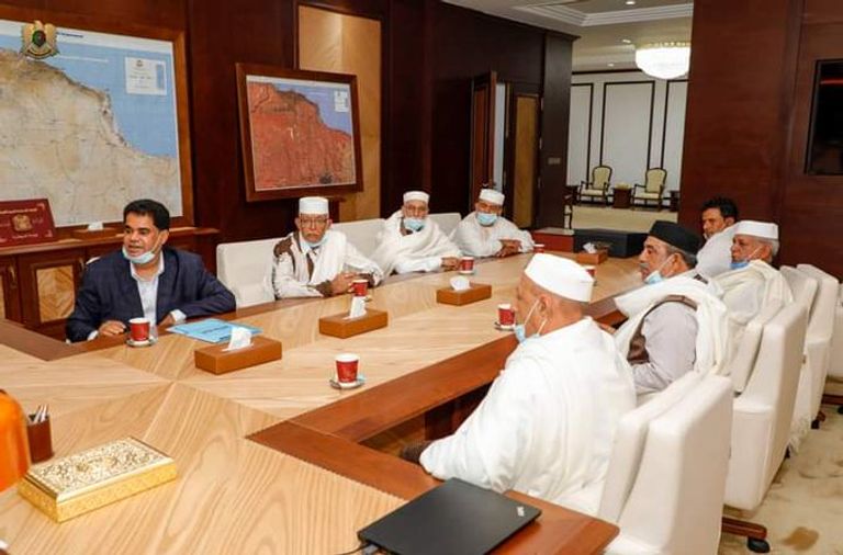 وفد قبيلة المقارحة مع خليفة حفتر