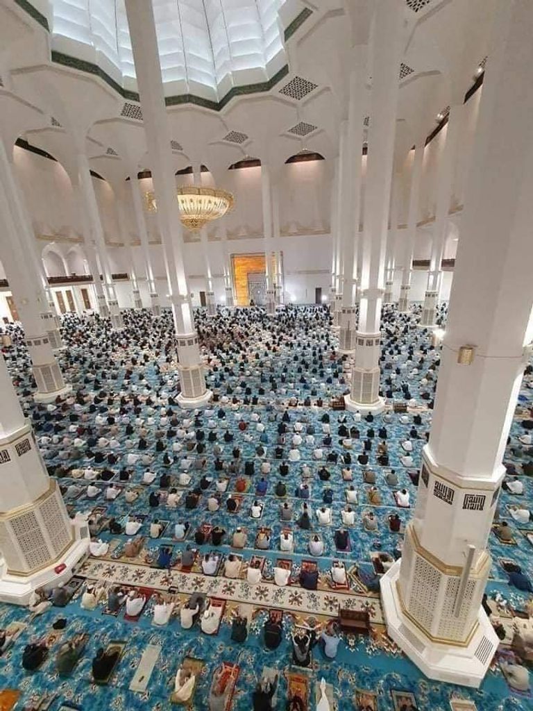 مساجد الجزائر تستعيد صلاة الجمعة والجامع الأعظم يصنع الاستثناء