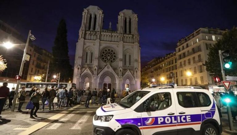 فرنسا تشدد إجراءاتها الأمنية غداة هجوم نيس