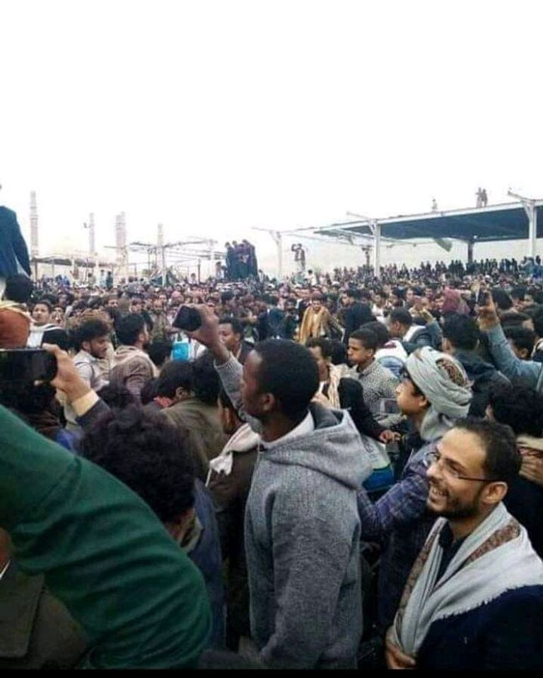 حشود كبيرة في حفل زفاف اليوتيوبر اليمني، مصطفى المومري حشود اليمنيين الذين حضروا حفل الزفاف