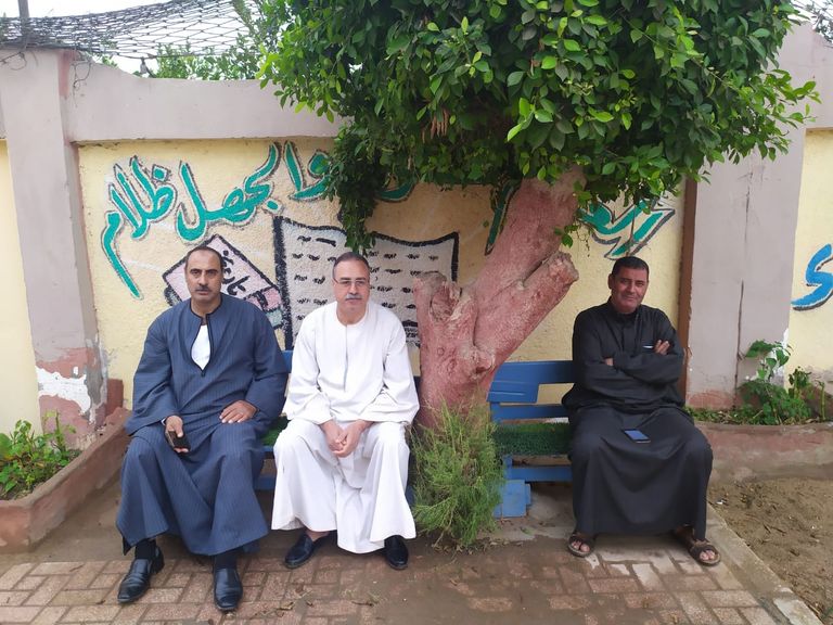 ناخب مصري يدلي بصوته في انتخابات مجلس النواب