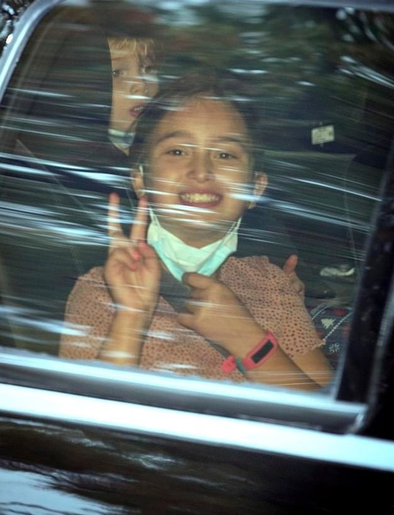 ابنة إيفانكا ترامب تلوح بعلامة النصر الرئيس الأمريكي دونالد ترامب - رويترز